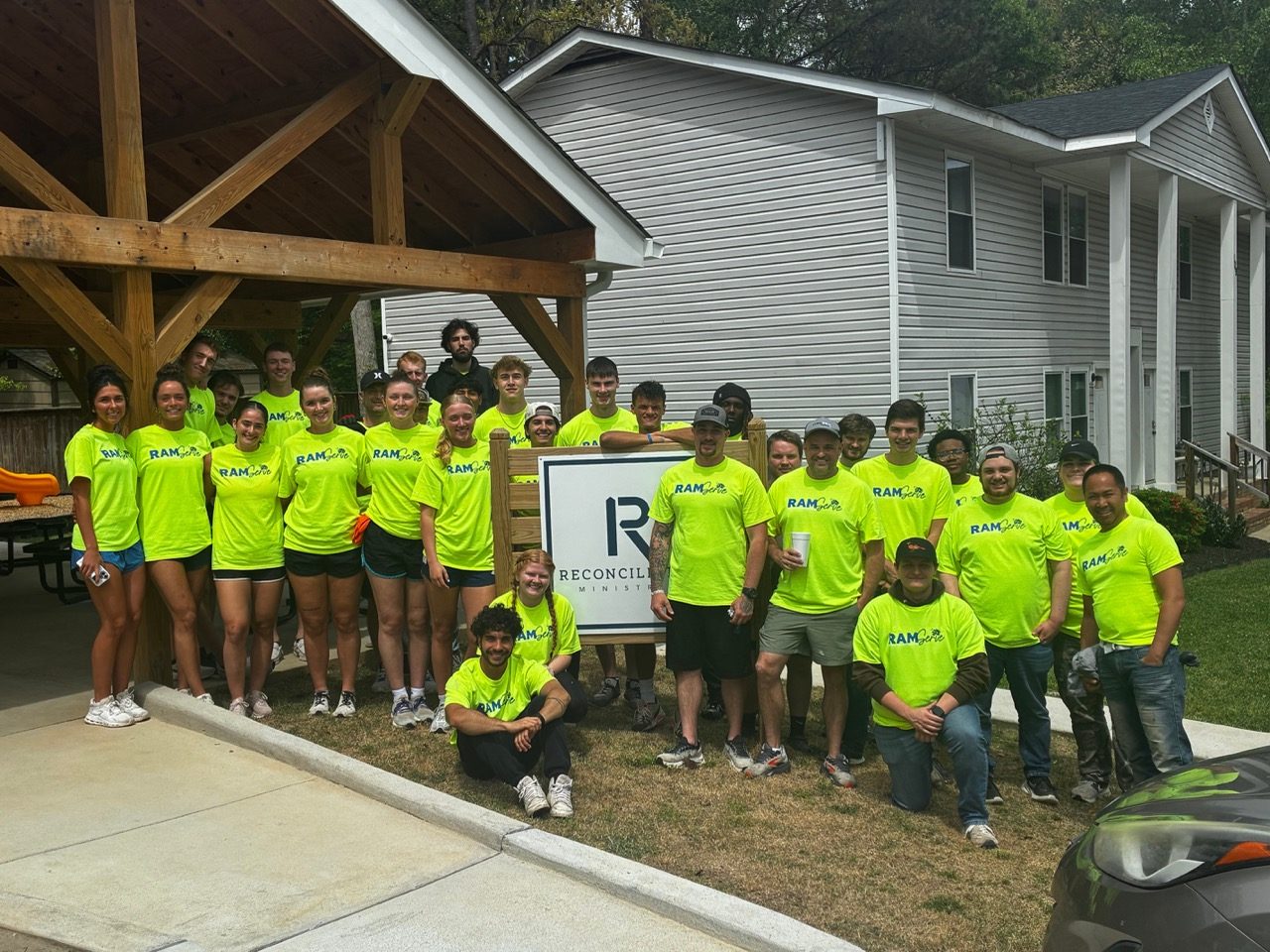 Volunteers at a CIU Serve Day